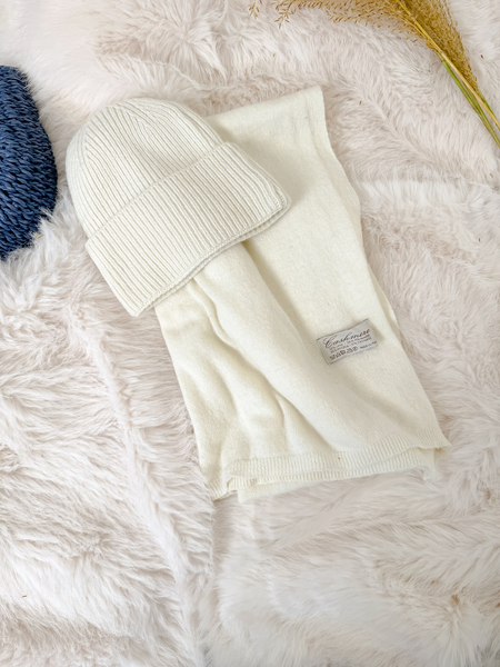Śmietankowy z kaszmirem i wełną komplet czapka + szalik