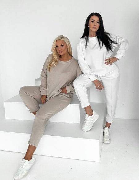 Śmietankowa biel komplet dresowy z wąską nogawką