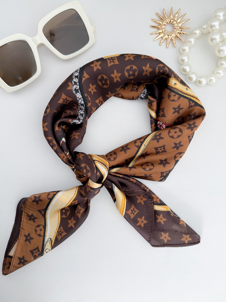 Brązowa apaszka wzór łańcuchy