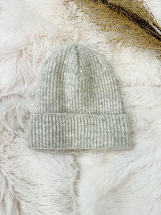 Szaro- beżowa czapka moher i wełna