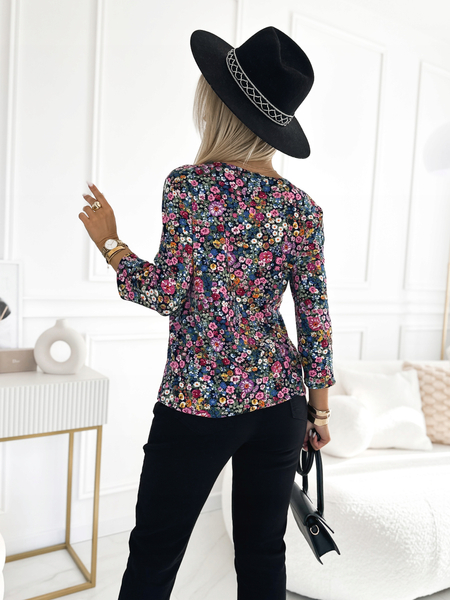 Wielobarwna bluzka z motywem kwiatowym