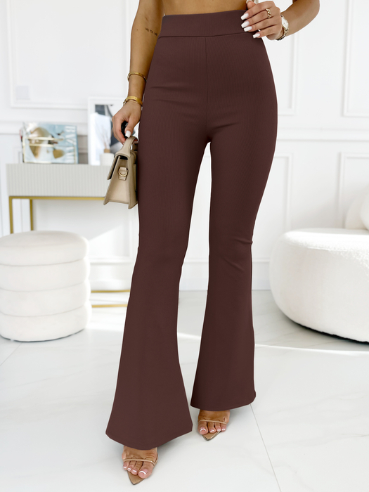 Czekoladowe prążkowane spodnie dzwony