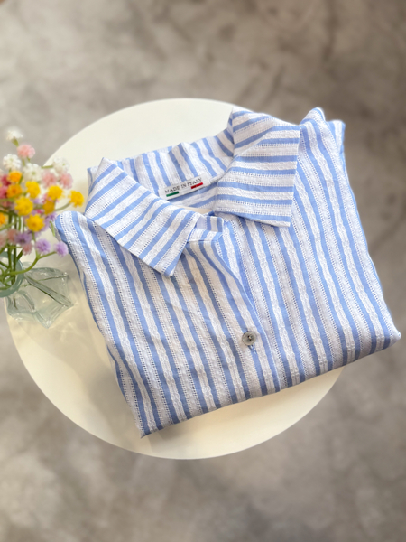 Błękitna ażurowa bawełniana koszula w paski