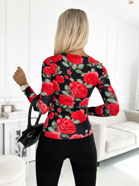 Czarna bluzka z kwadratowym dekoltem w róże