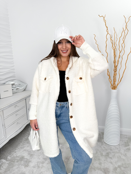 Śmietankowy płaszcz baranek z kapturem