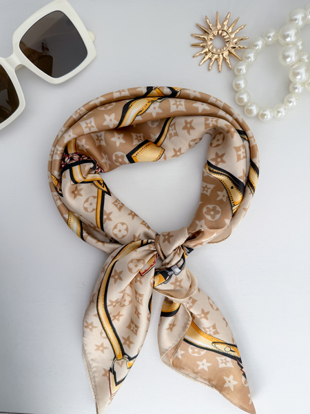 Beżowa apaszka wzór łańcuchy