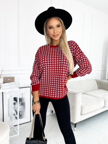 Czerwony sweter w pepitkę