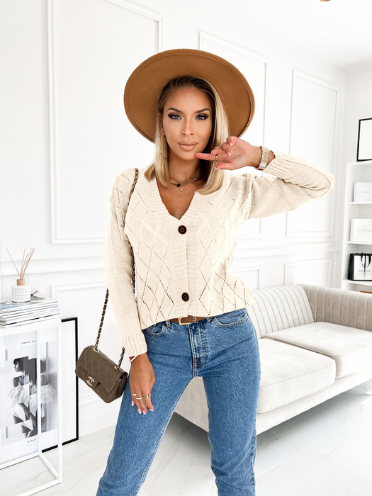 Ecru sweter w romby z guzikami