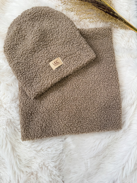 Ciemny beż komplet boucle czapka + komin