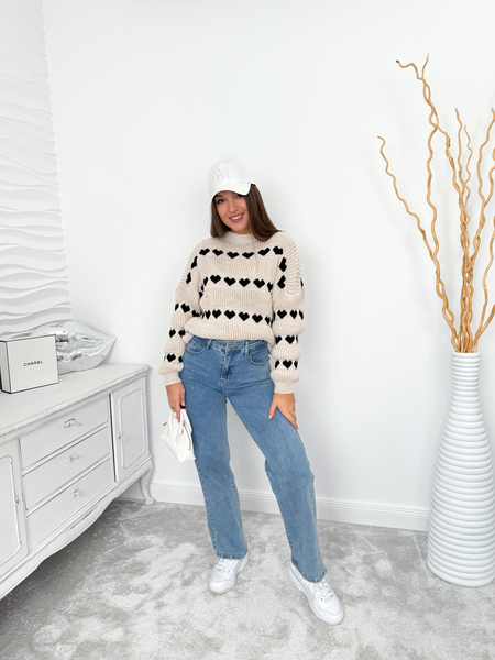 Beżowy sweter wzór w serduszka