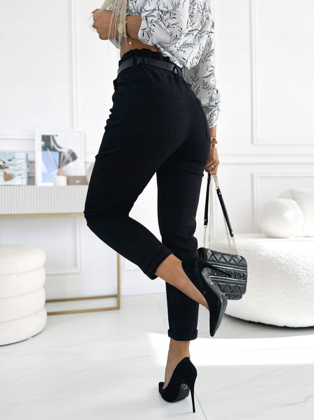 Czarne spodnie mom fit z paskiem