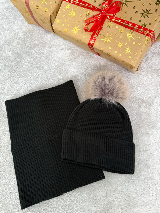 Czarny  komplet czapka z pomponem + komin