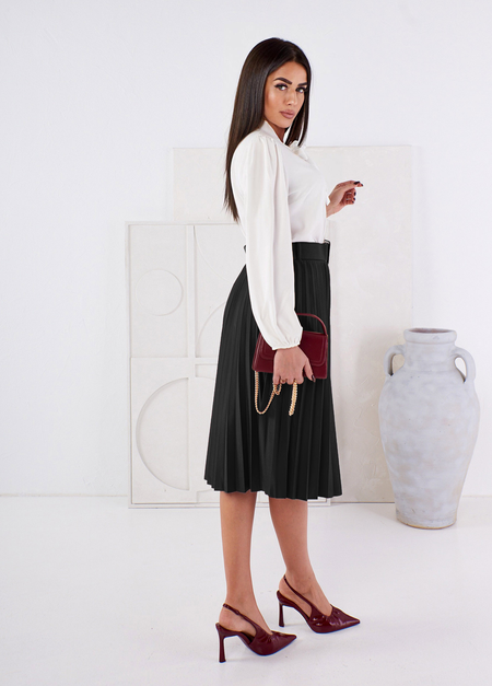 Czarna spódnica plisowana z paskiem