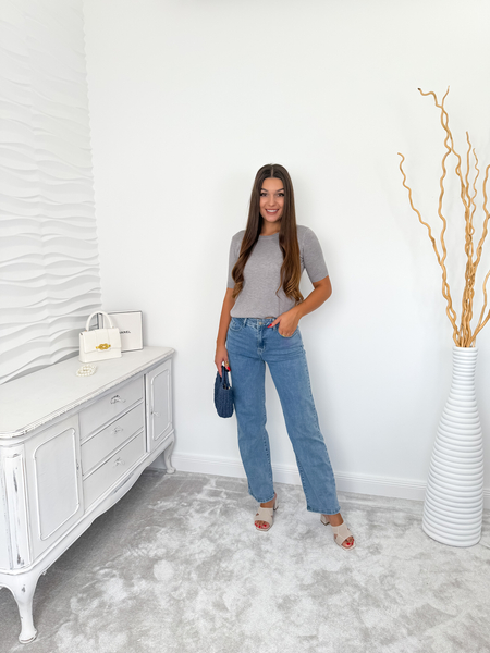 Szara dzianinowa bluzka z krótkim rękawem