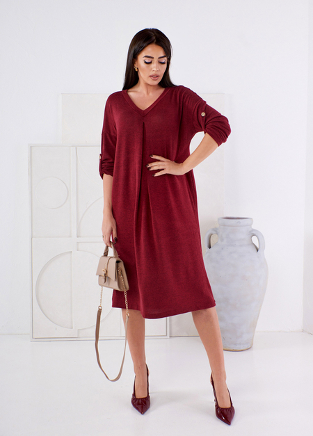 Bordowa dzianinowa sukienka oversize z podwijanymi rękawami