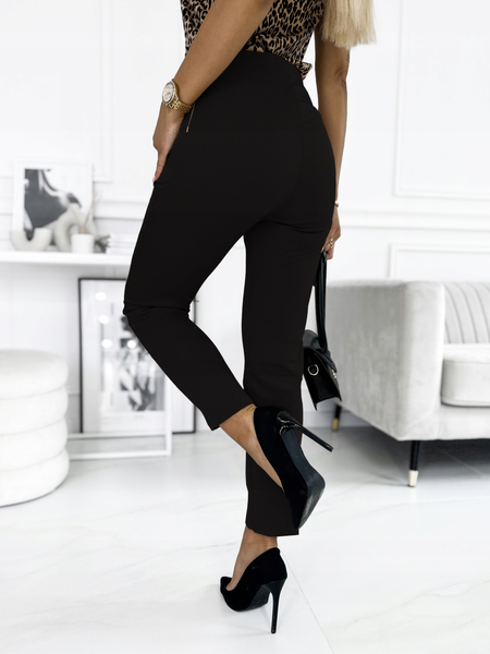 Czarne eleganckie spodnie z zakładkami