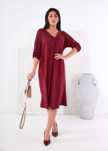 Bordowa dzianinowa sukienka oversize z podwijanymi rękawami