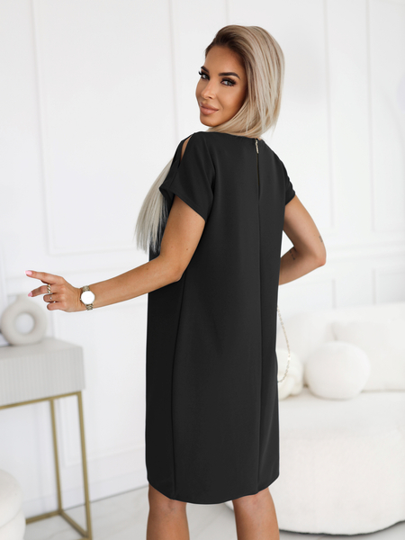 Czarna sukienka z odkrytymi ramionami Rosalie