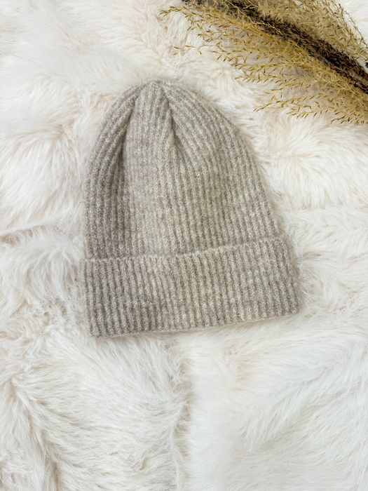 Beżowa czapka moher i wełna