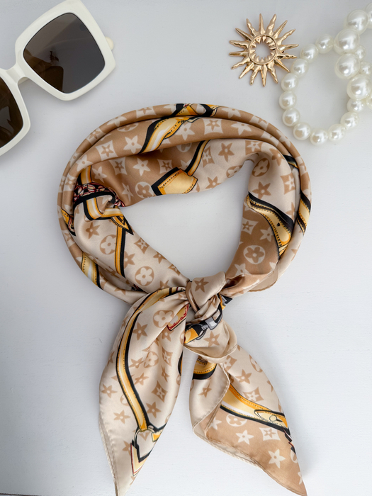 Beżowa apaszka wzór łańcuchy