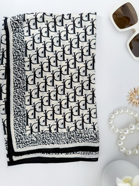 Czarno - beżowa apaszka wzór litery