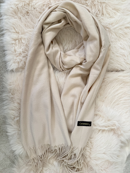 Jasny beż szalik z frędzlami