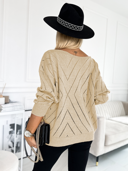 Beżowy sweter w romby