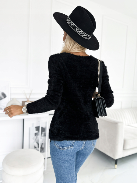 Czarny puchaty sweter