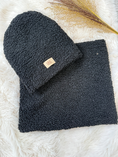 Czarny komplet boucle czapka + komin