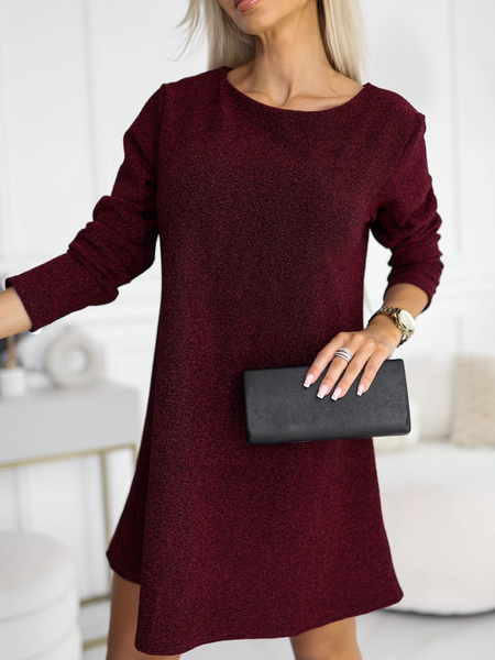 Burgundowa trapezowa sukienka z błyszczącą nitką