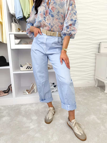 Błękitne spodnie z paskiem fason balloon