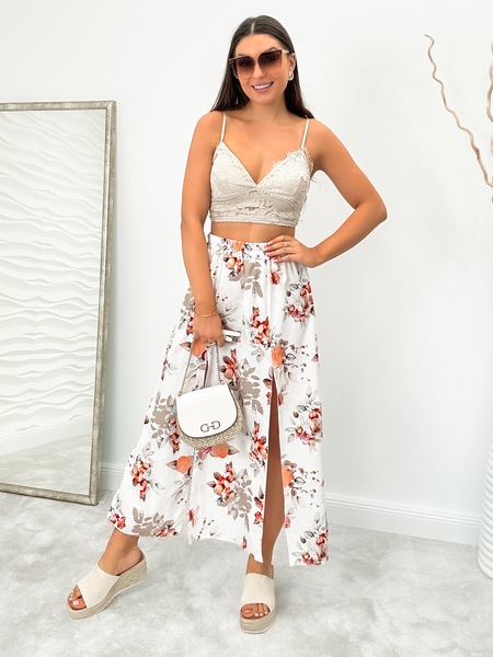 Śmietankowa biel spódnica z rozcięciem w kwiaty