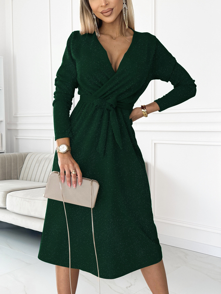 Butelkowa zieleń elegancka sukienka z błyszczącą nitką