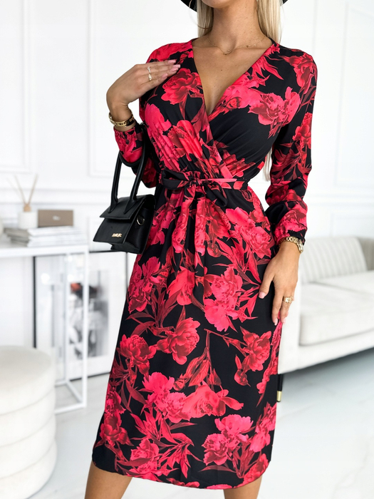 Czarna rozkloszowana sukienka w różowe kwiaty