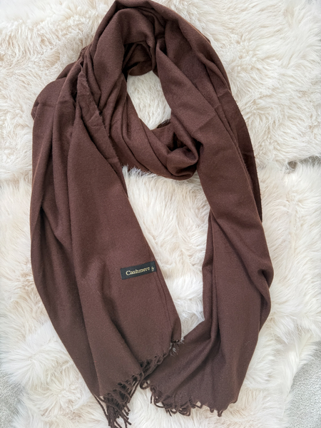 Czekoladowy szalik z frędzlami
