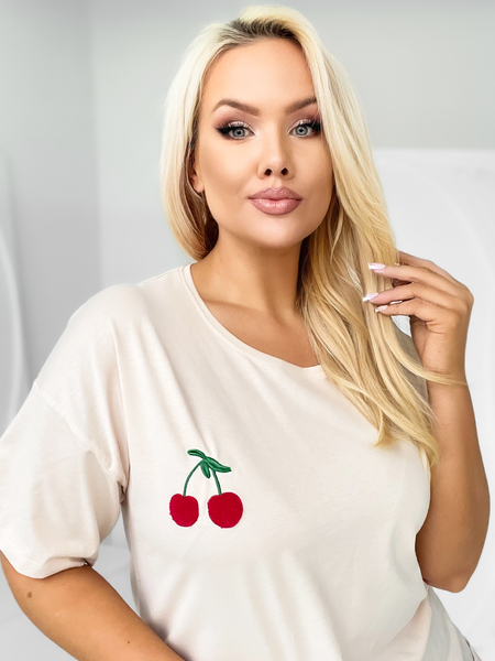 Beżowy klasyczny t-shirt z naszywanym wzorem wiśni