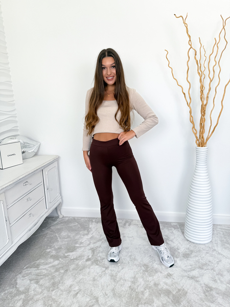 Czekoladowe ocieplane prążkowane spodnie Caro