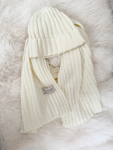 Śmietankowy z kaszmirem i wełną komplet prążkowany czapka + szalik