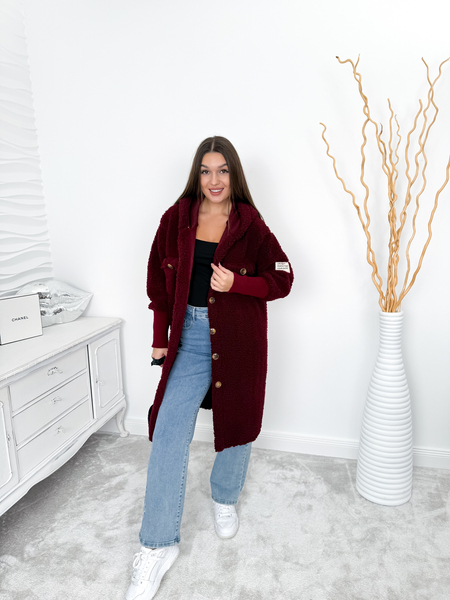 Bordowy płaszcz baranek z kapturem