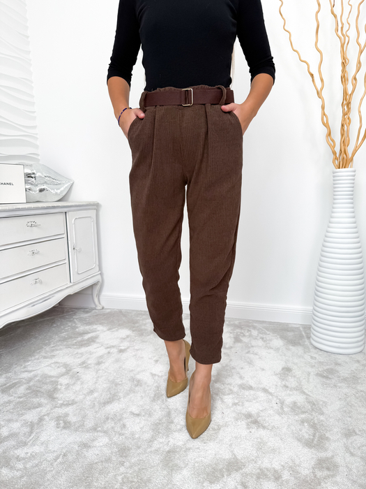 Czekoladowe sztruksowe spodnie z paskiem