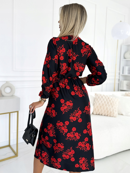 Czarna rozkloszowana sukienka w czerwone róże