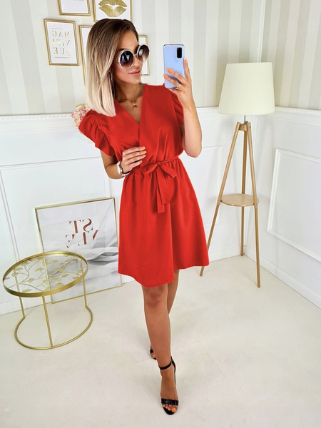 Czerwona krótka sukienka rękaw motylek