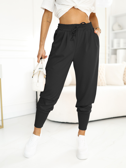 Czarne spodnie dresowe ze zwężaną nogawką Milo