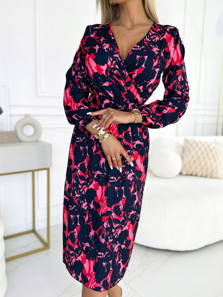 Granatowo-różowa rozkloszowana sukienka o roślinnym wzorze