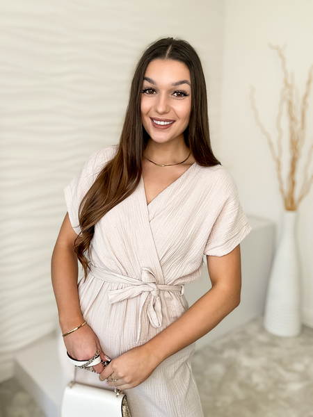 Beżowa muślinowa sukienka z kopertowym dekoltem Sky