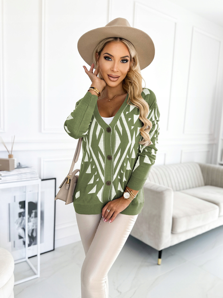 Oliwkowy sweter na guziki w geometryczne wzory