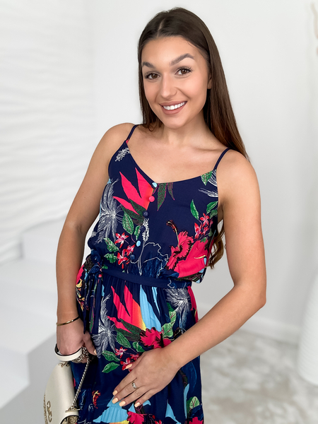 Granatowa sukienka we wzory z paskiem Carla