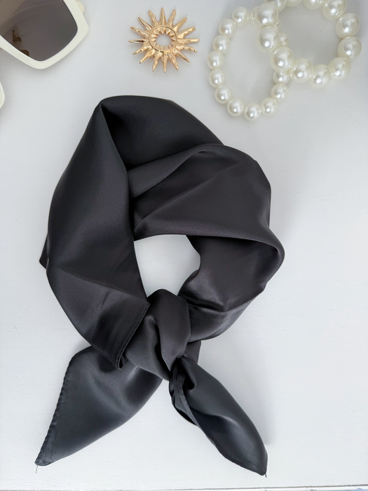 Czarna gładka apaszka