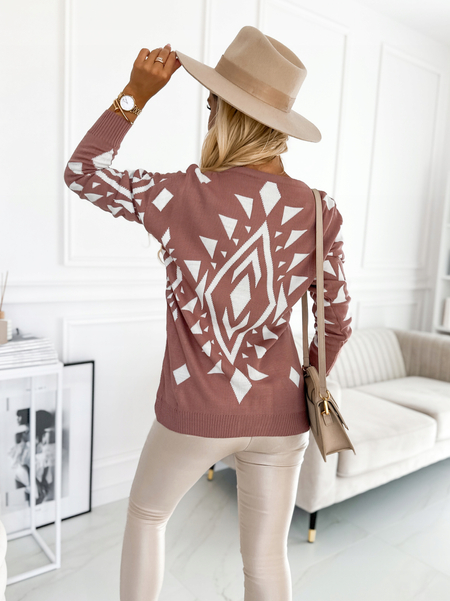 Brudny róż sweter na guziki w geometryczne wzory