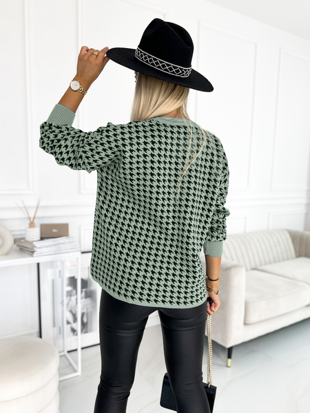 Miętowy sweter w pepitkę